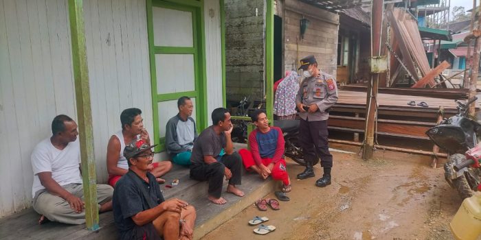 FOTO 4 - KAPOLSEK SERHUL SAMBANG WARGA
