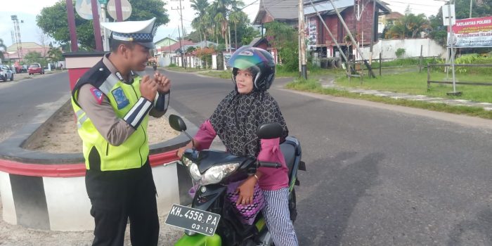 FOTO 11 - KLIK HELM