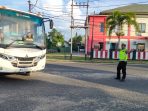 FOTO 4 - ATUR LALU LINTAS JAM PADAT