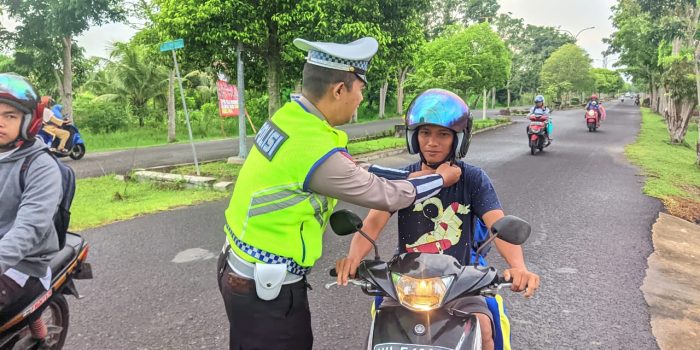FOTO 7 - KLIK HELM