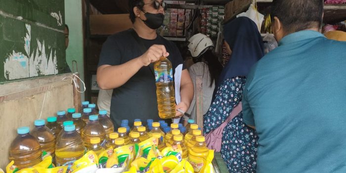 FOTO 2 - CEK MINYAK GORENG DAN SEMBAKO