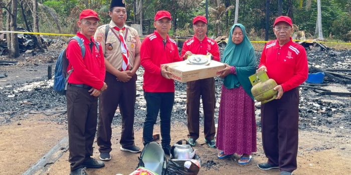 Ketua DPRD serahkan Bantuan