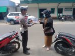 FOTO 16 - BAGI BROSUR LALU LINTAS