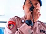 FOTO 2 - SATPOLAIRUD PESAN KESELAMATAN LEWAT RADIO