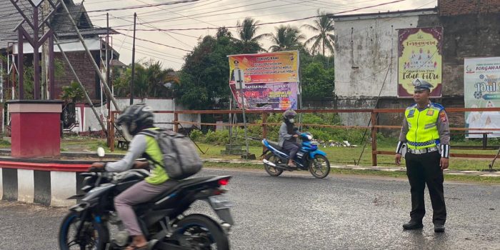 FOTO 3 - ATUR LALU LINTAS