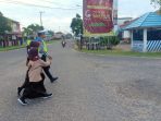 FOTO 5 - BANTU PEJALAN KAKI