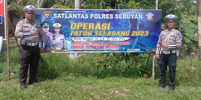 FOTO 6 - SPANDUK TERTIB LALU LINTAS
