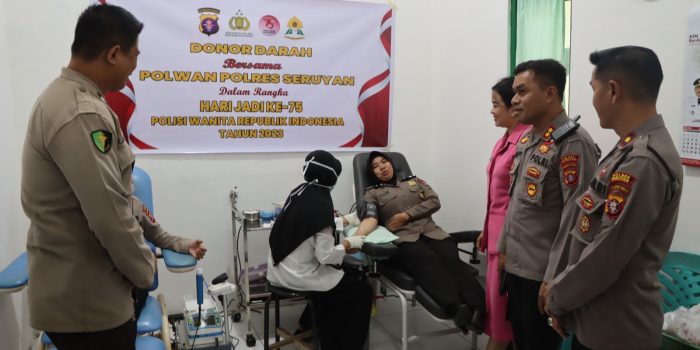 FOTO 10 - KAPOLRES TINJAU DONOR DARAH