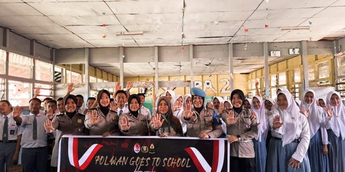 FOTO 6 - POLWAN GOES TO SCHOOL