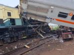 kereta-api-vs-kereta-api