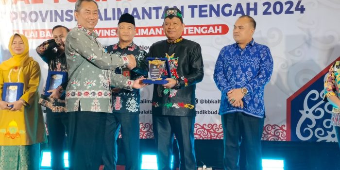 kADISDIK SAAT HADIR